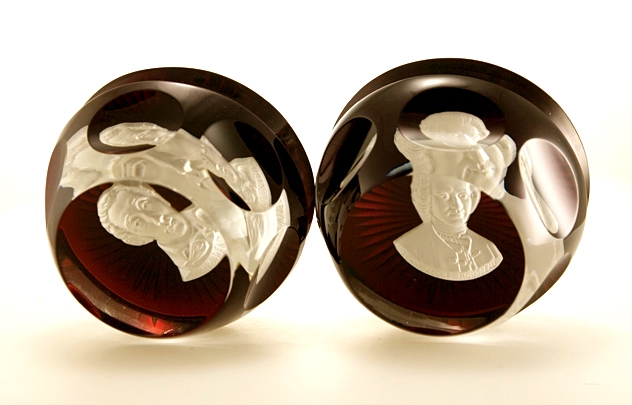 Baccarat Paperweight Cameo Jean Jacques Rousseau Ruby Base - Image 3