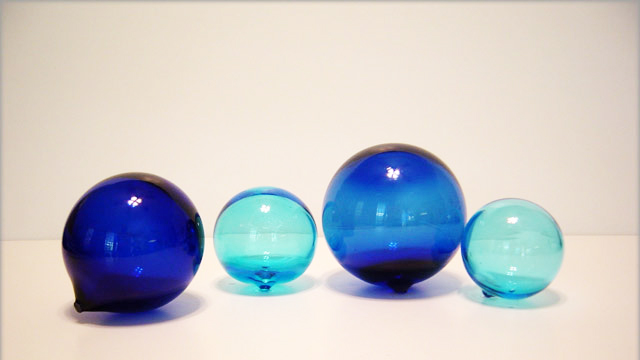 Blenko Art Glass Console Bowl With Balls - Image 3