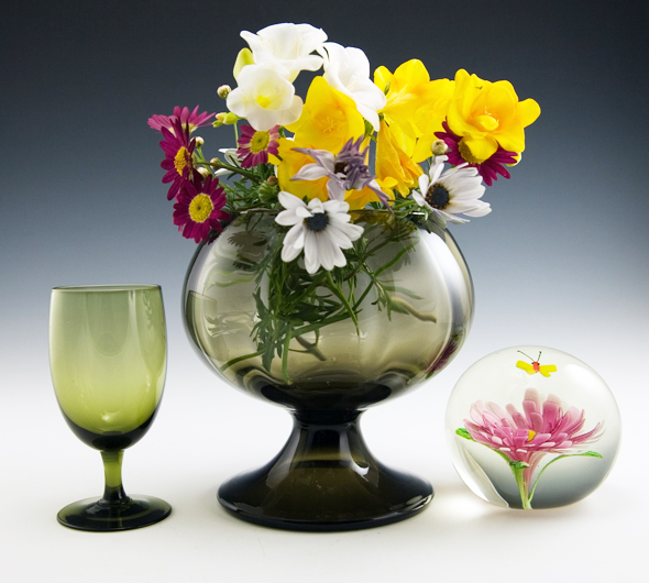 Blown Italian Glass Domed Foot Goblet Vase - Image 3