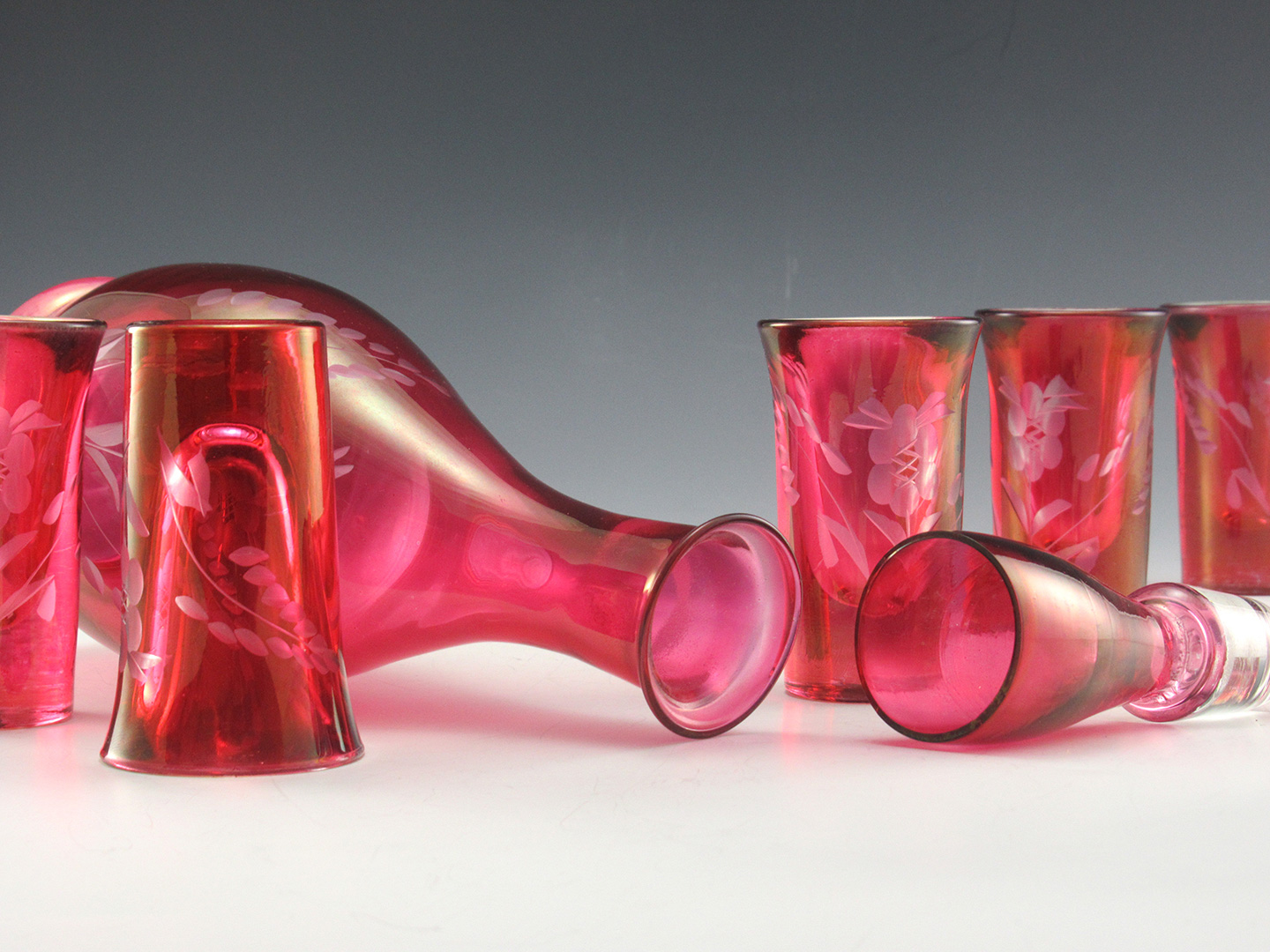 Art Deco Glass Decanter with Jigger Stopper and 5 Shot Glasses - Image 4