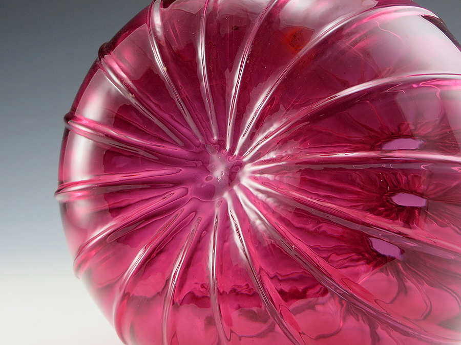Vintage Cranberry Glass Bag Vase Pre-1970 by Pilgrim Art Glass - Image 5