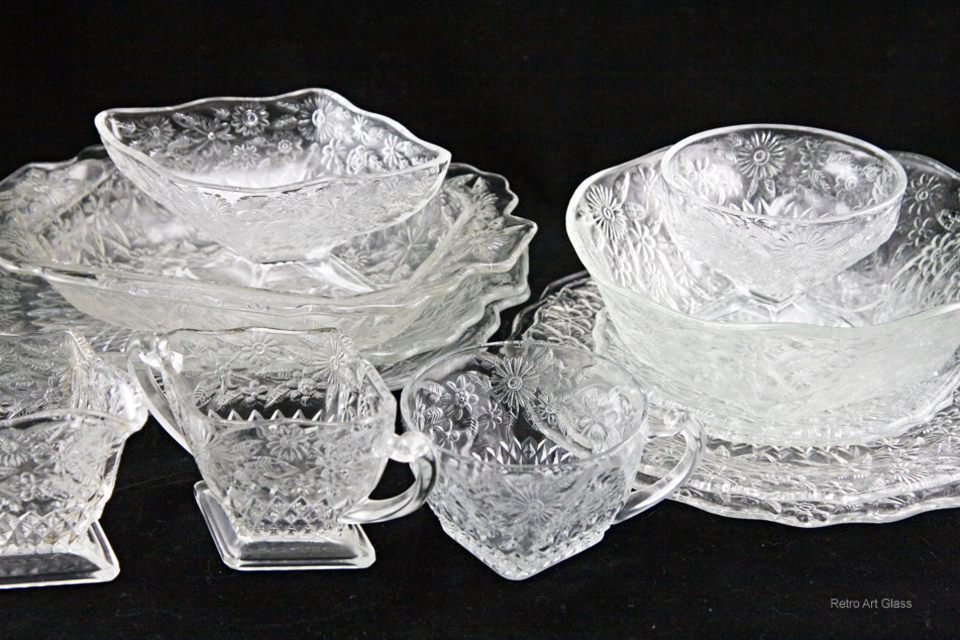 Pineapple and Floral Depression Glass Dining Set - Image 3