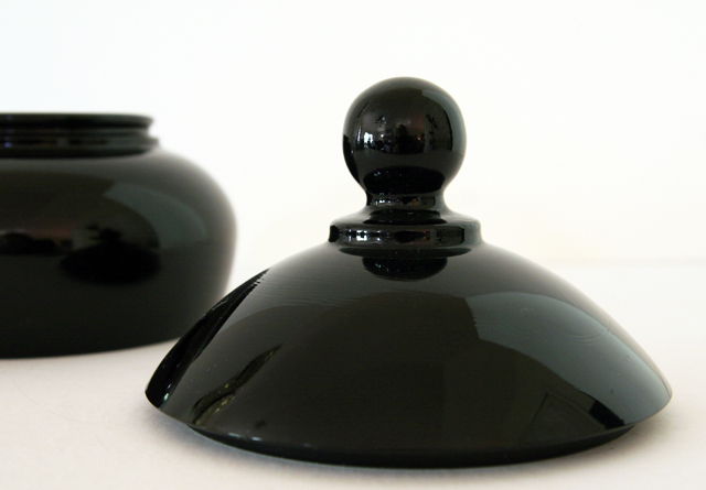 Art Deco Covered Bowl in Opaque Black by Westmoreland - Image 2