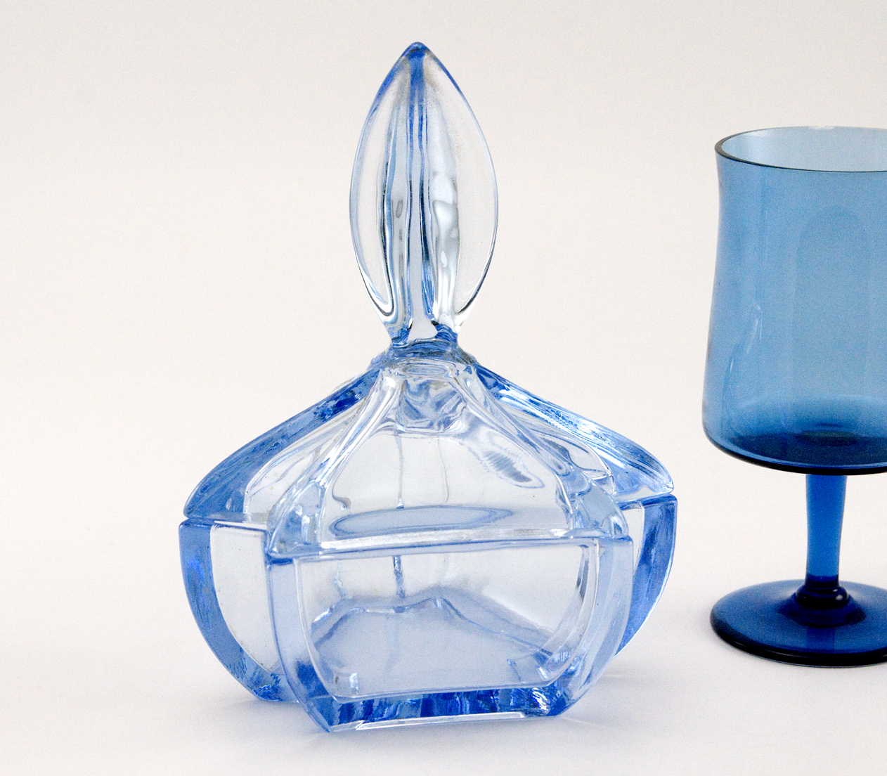 European Art Deco Depression Glass Vanity Jar - Image 4