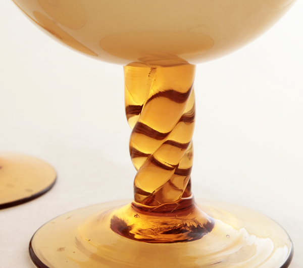 Fazzoletto Vase with Twisted Stem in Cased Caramel Glass - Image 3