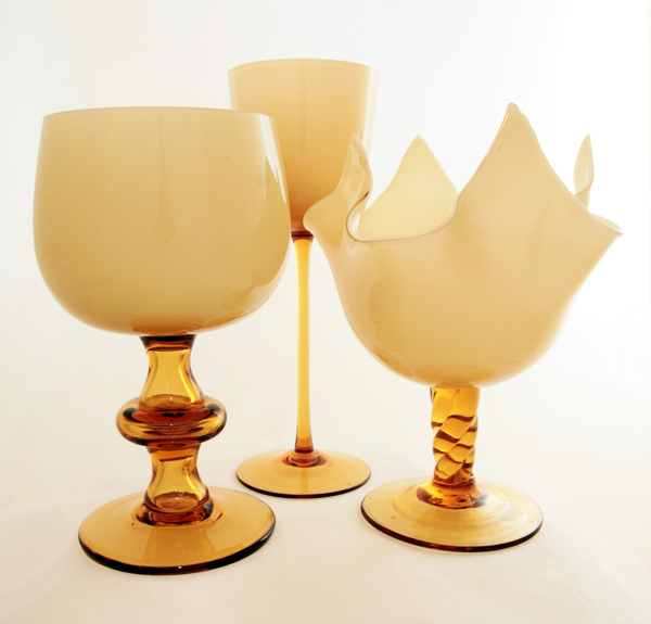 Fazzoletto Vase with Twisted Stem in Cased Caramel Glass - Image 2