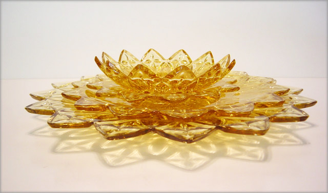 Vintage Glass Dining Set 16 Piece Flower Petal - Image 4