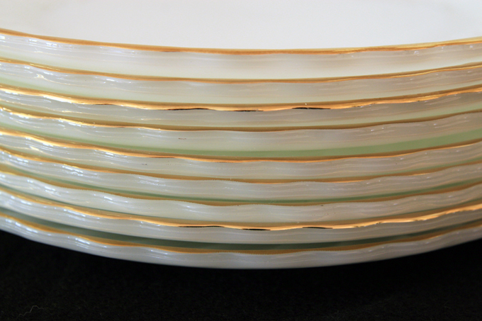 Gold Trimmed Vintage Shell Dinner Plates - Image 3