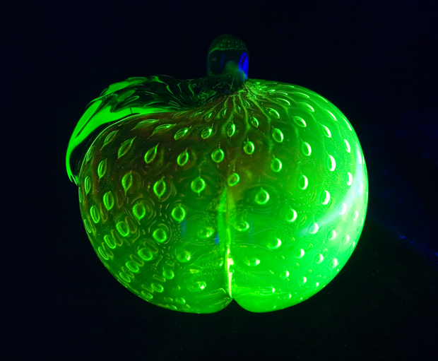 Magnificent Venetian Glass Peach Weighs 3 lbs - Image 7