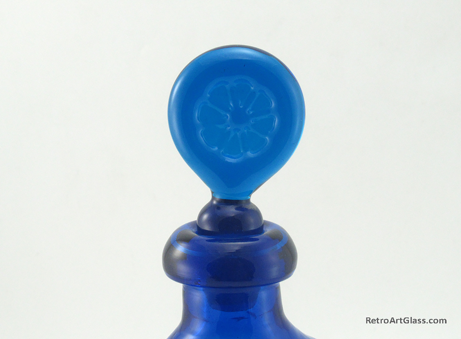 Mid-Century Modern Art Glass Decanter with Stopper in Blue Crackle - Image 5