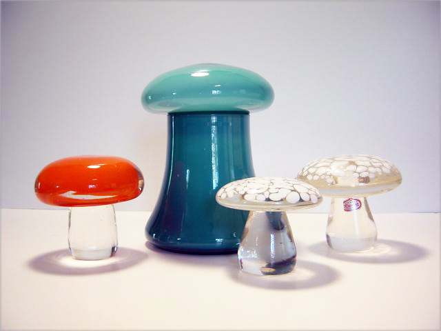 Mid-Century Italian Set of Cased Opaline Glass Vessels - Image 2