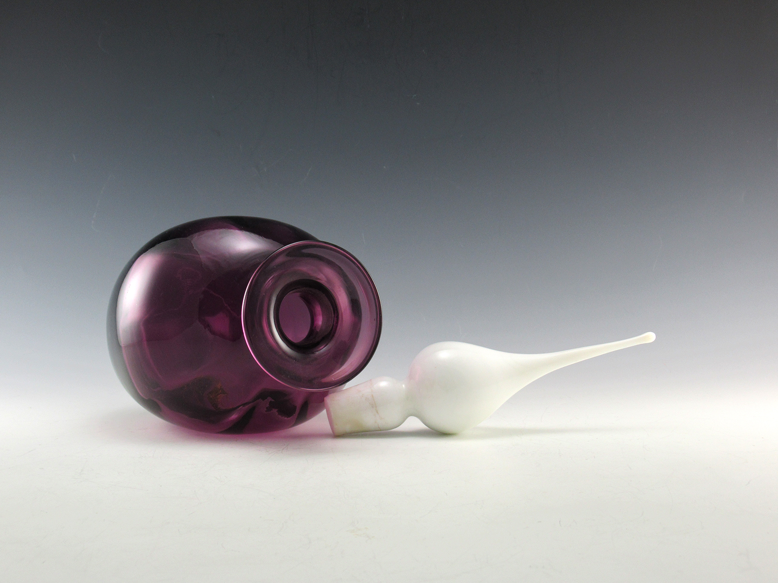 Mid-Century Decor Decanter in Amethyst with White Flame Stopper - Image 6