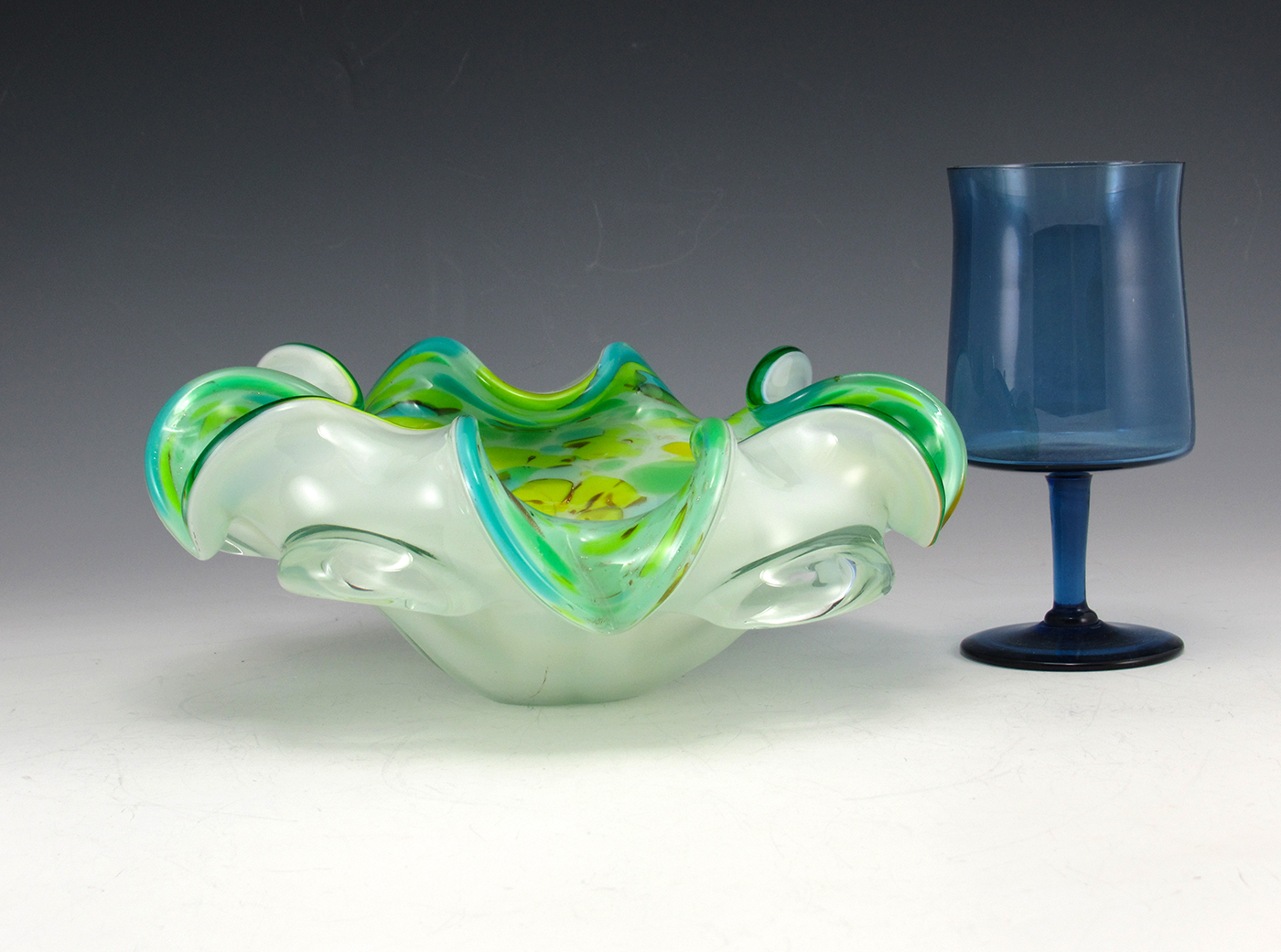 Hand-Made Murano Art Glass Confetti Cased Bowl - Image 3