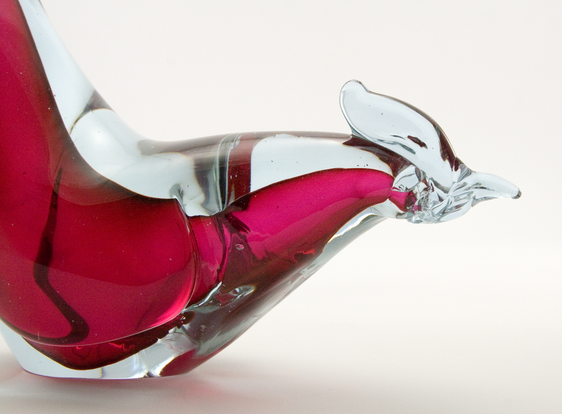 Big Vintage Art Glass Bird in Cranberry and Lilac - Image 6