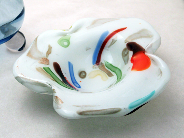 Murano Art Glass Cased Lattimo and Cane Dish - Image 2