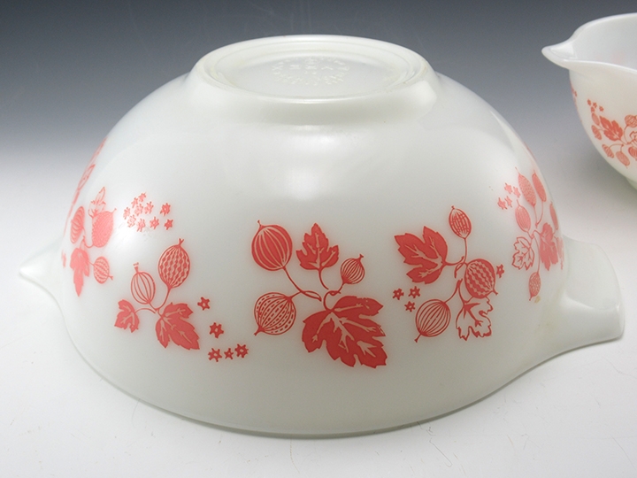 Vintage Kitchenware Bowl Pyrex Cinderella Gooseberry #443 - Image 2