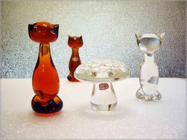 Crystal Cat Figurine by Rainbow Art Glass - Image 3