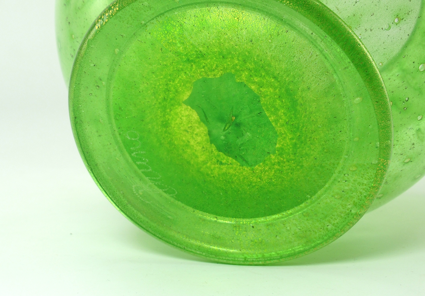 Signed Murano Glass Vase Lime with Bubbles and Gold Veils - Image 5