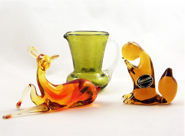 Retro Modern Deer Figurine by Pilgrim Art Glass - Image 3