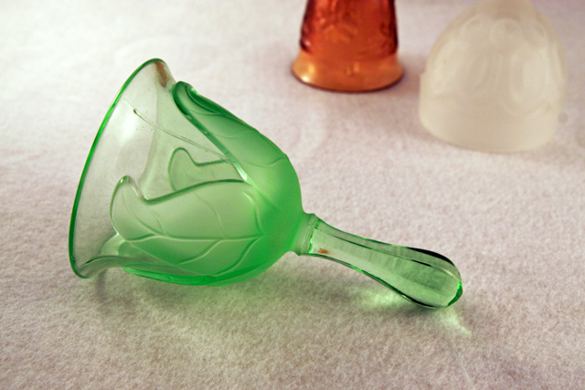 Vintage Satin Art Glass Leaf Bell by Viking - Image 2