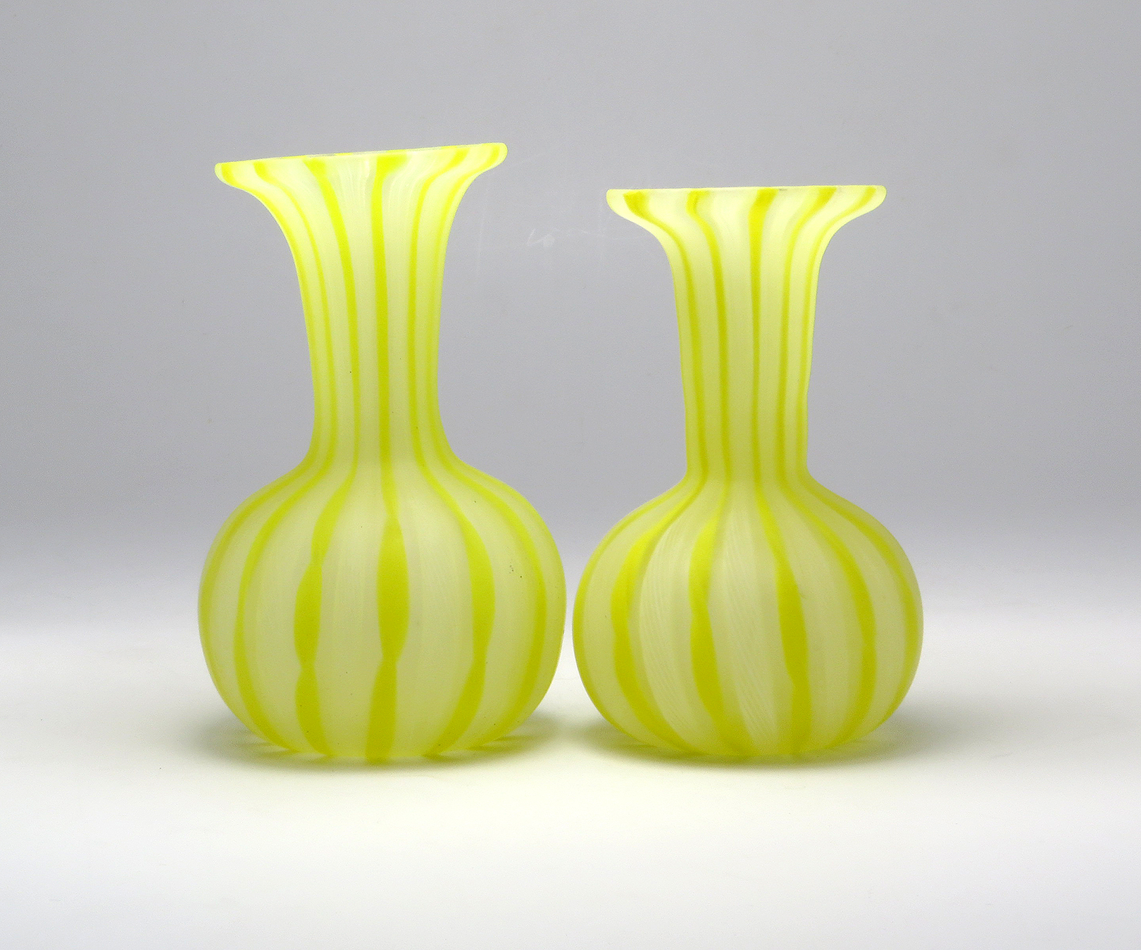Zanfirico Filigree Glass Vintage Hand Blown Venetian Vanity Vase Set - Image 5