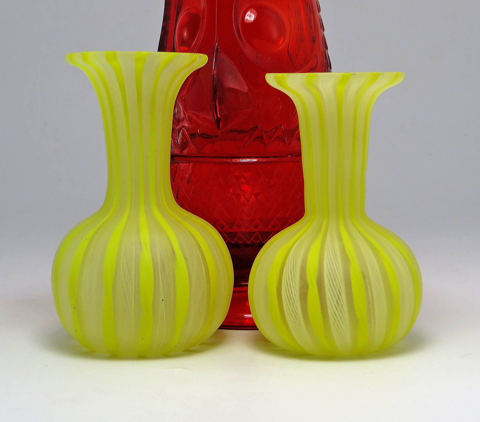 Zanfirico Filigree Glass Vintage Hand Blown Venetian Vanity Vase Set - Image 6