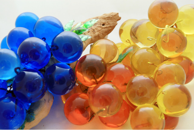 Blue Lucite Grapes With Leaves - Image 6