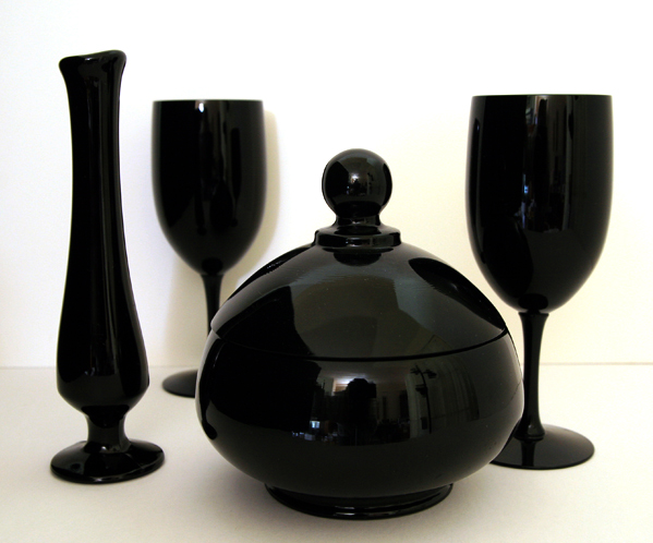 Deco Ebony Wine Stems with Vase - Image 8