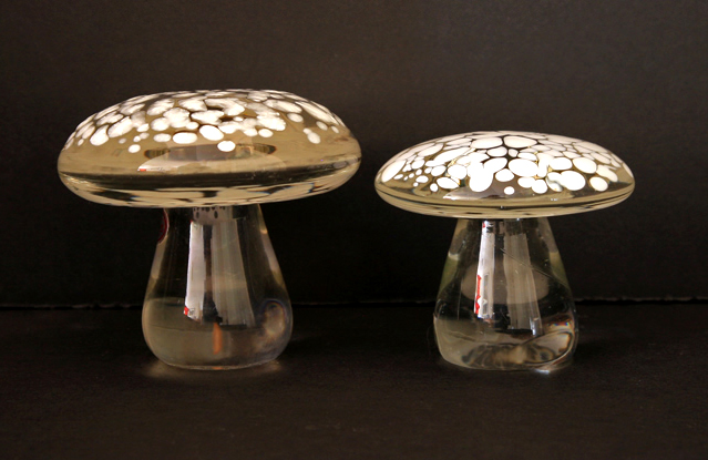 Mid-Century Glass Mushroom - Image 3