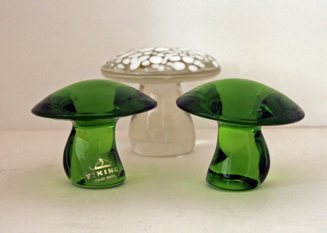 Mid-Century Glass Mushroom - Image 2