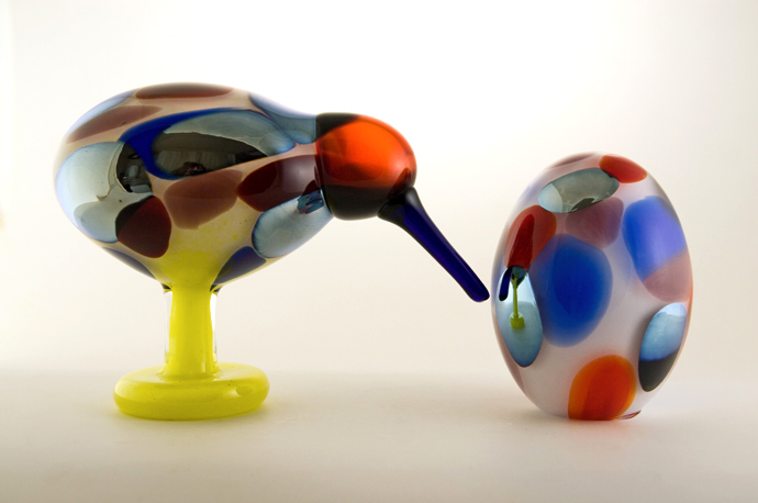 Jeweled Kiwi Glass Egg by Oiva Toikka - Image 5
