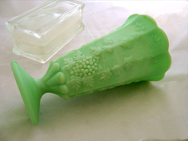 Jade green satin slag glass vase - Image 2