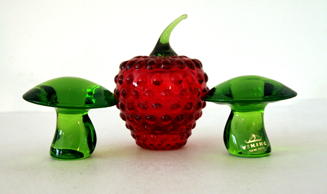 Ruby Glass Berry by Viking Art Glass - Image 3