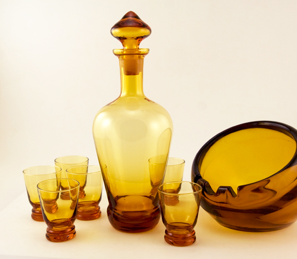 Elegant shot server set that goes great on any bar or table.
