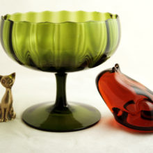 Stunning large table bowl in Avocado green glass, made in 1950s - 1960s in Italy.