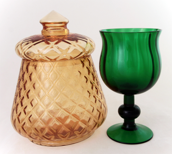 Measures 6.25" tall, 3.25" wide bowl and a 2.75" wide foot.