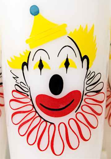 Notice how the clown is distinctly 1950ish.