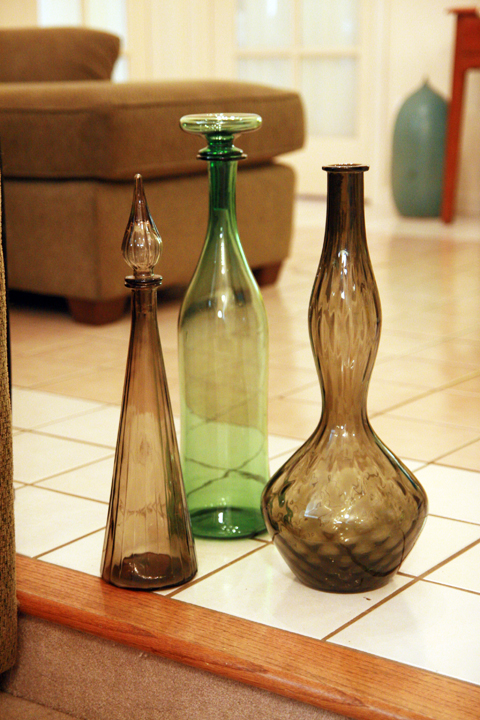 Very Large - 20.5" tall with stopper. Stopper measures 4.5" tall and 4" wide.