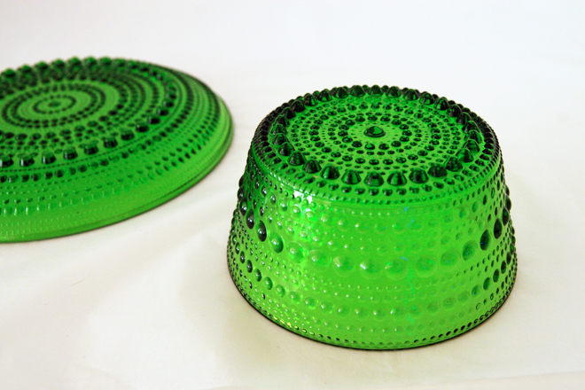 The pattern produces a wonderful glitter in the light, hard to capture on the images. Very hard to find.