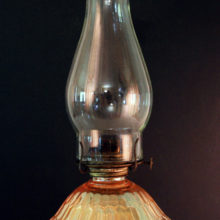 Depression Glass oil / kerosene lamp in excellent condition.