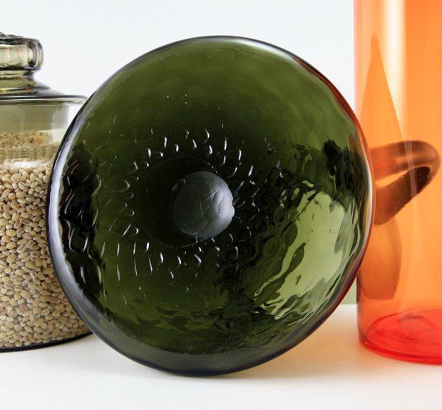 Pontil is polished. Base shows optic mold imprint.