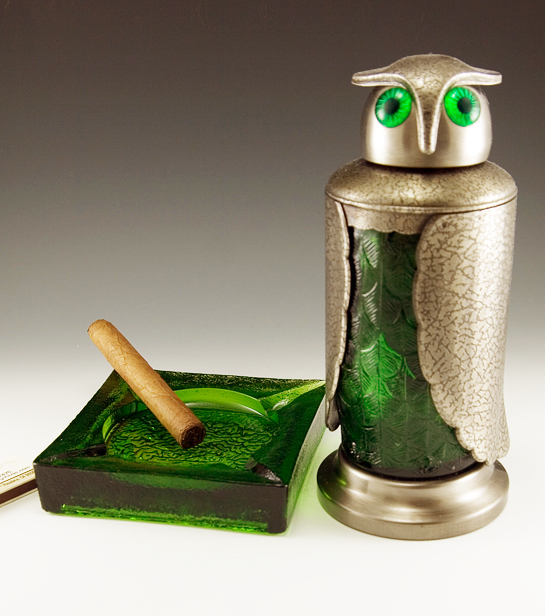 Retro vintage booze decanter figural of a mod Great Horned Owl.