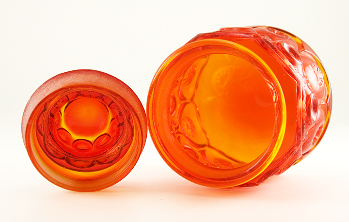 Glass is clean and brilliant - no liquid stains.