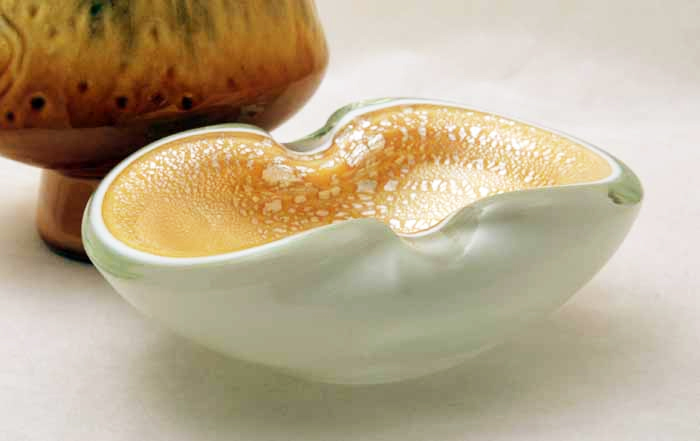 Cristallo, lattimo and peach with silver foil aventurina cased together to create this stunning kidney bean shaped bowl.