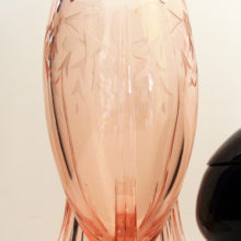 New Martinsville elegant depression glass 3-leg vase.