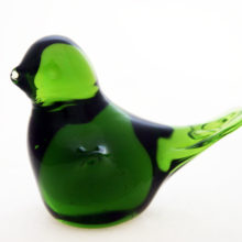 Sweet Venetian style blown glass bird figurine. Made by Pilgrim Art Glass in the 1950s-1960s.