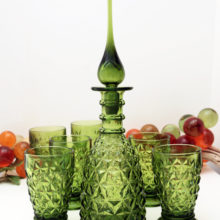 Tall retro modern decanter with six large tumblers and original tag.