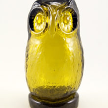 Woodsy olive green vintage hoot owl figurine.