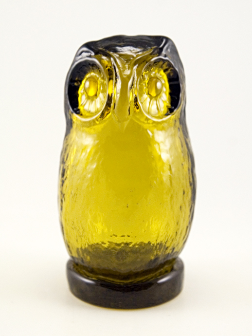 Woodsy olive green vintage hoot owl figurine.