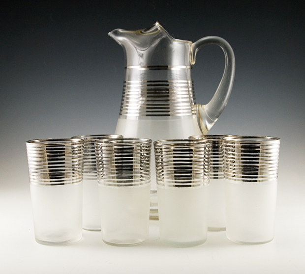 1920s - 1930s Art Deco beverage set with platinum decor.